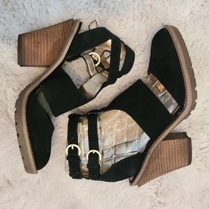 NWT Reaction Kenneth Cole Caged Heels - Size 7